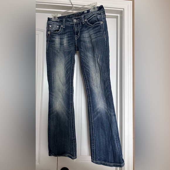Women's vintage Y2K Miss Me Bootcut Jeans
Cute distressed sequin design - Picture 2 of 12